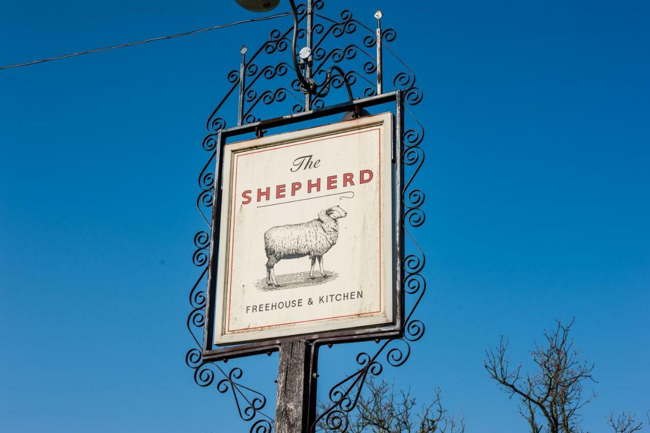 The Shepherd At Langham Boxted  ภายนอก รูปภาพ